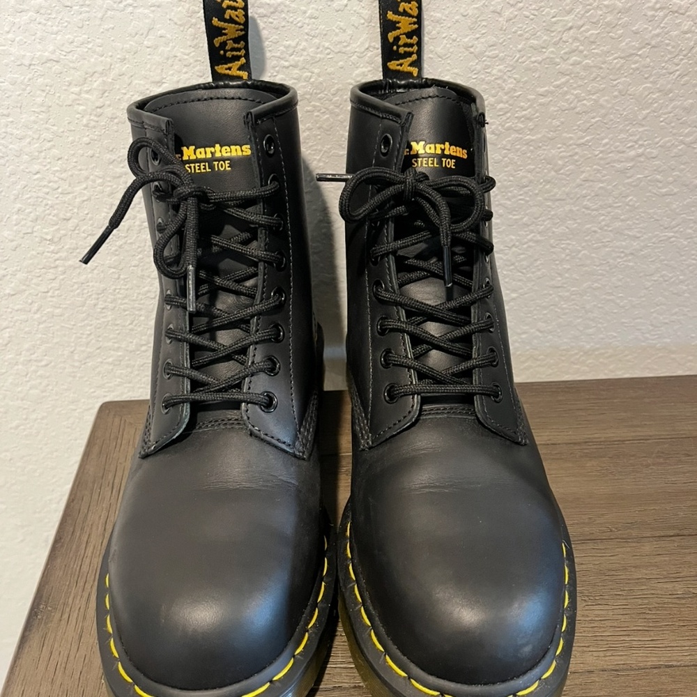 Men's Dr. Martens Slip Resistant Steel Toe Boots Size 9 - Picture 2 of 5